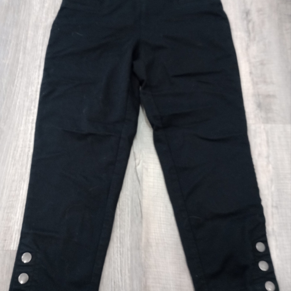 Stylish Black Women's Capris